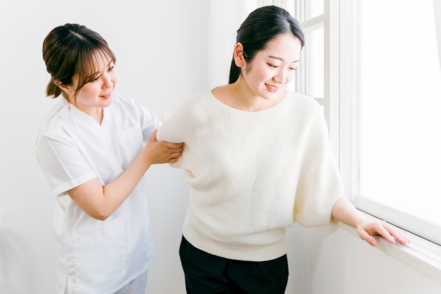 歩行障害（歩き方の異常）の原因・症状・治療法を解説